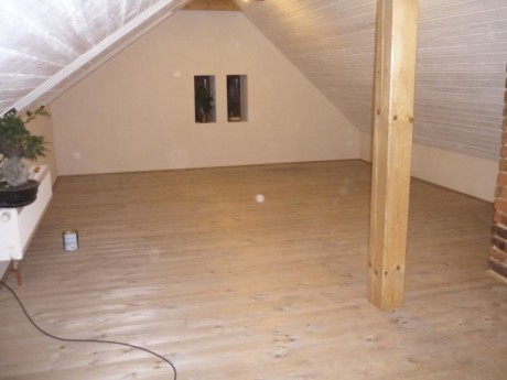 Podkroví podlaha