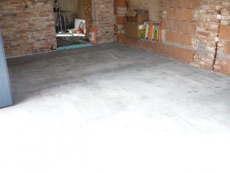 Betonování podlahy v obýváku - hotovo