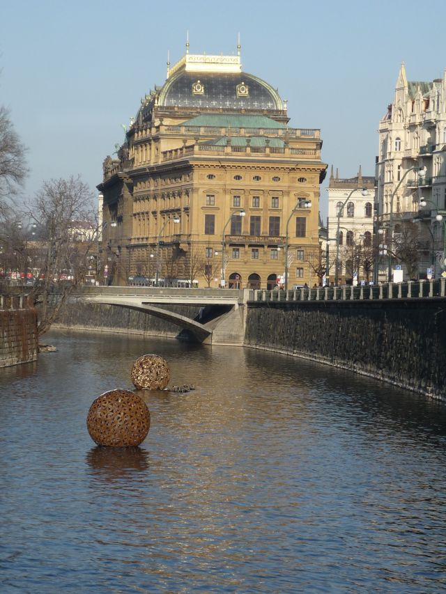 Rezavé květy a hvězda