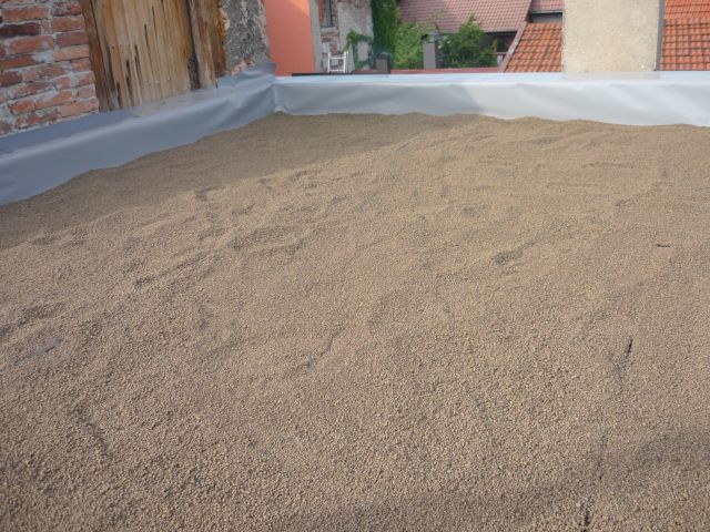 Drenážní a akumulační vrstva z nopovky a liaporu